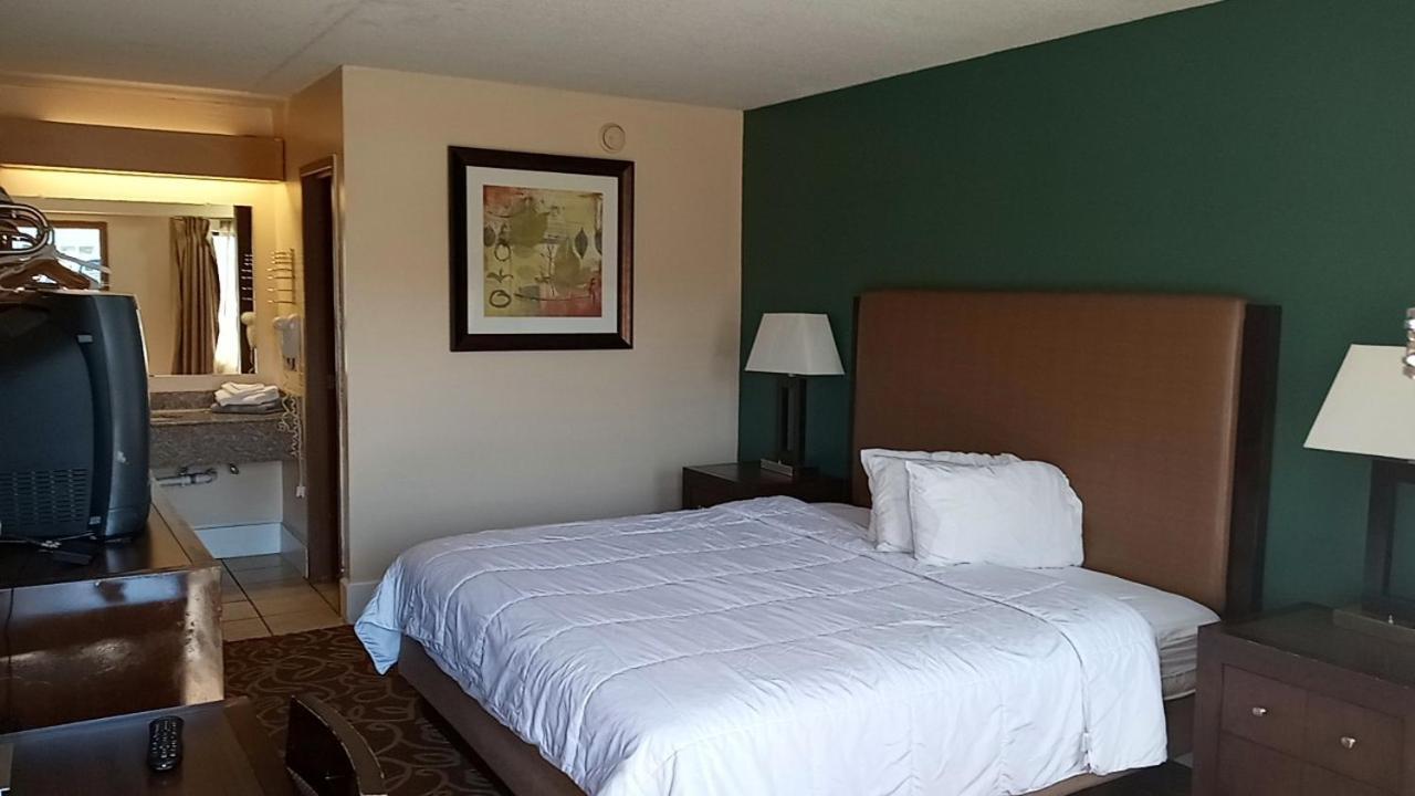 Hilltop Inn Pittsburgh Crafton Bagian luar foto