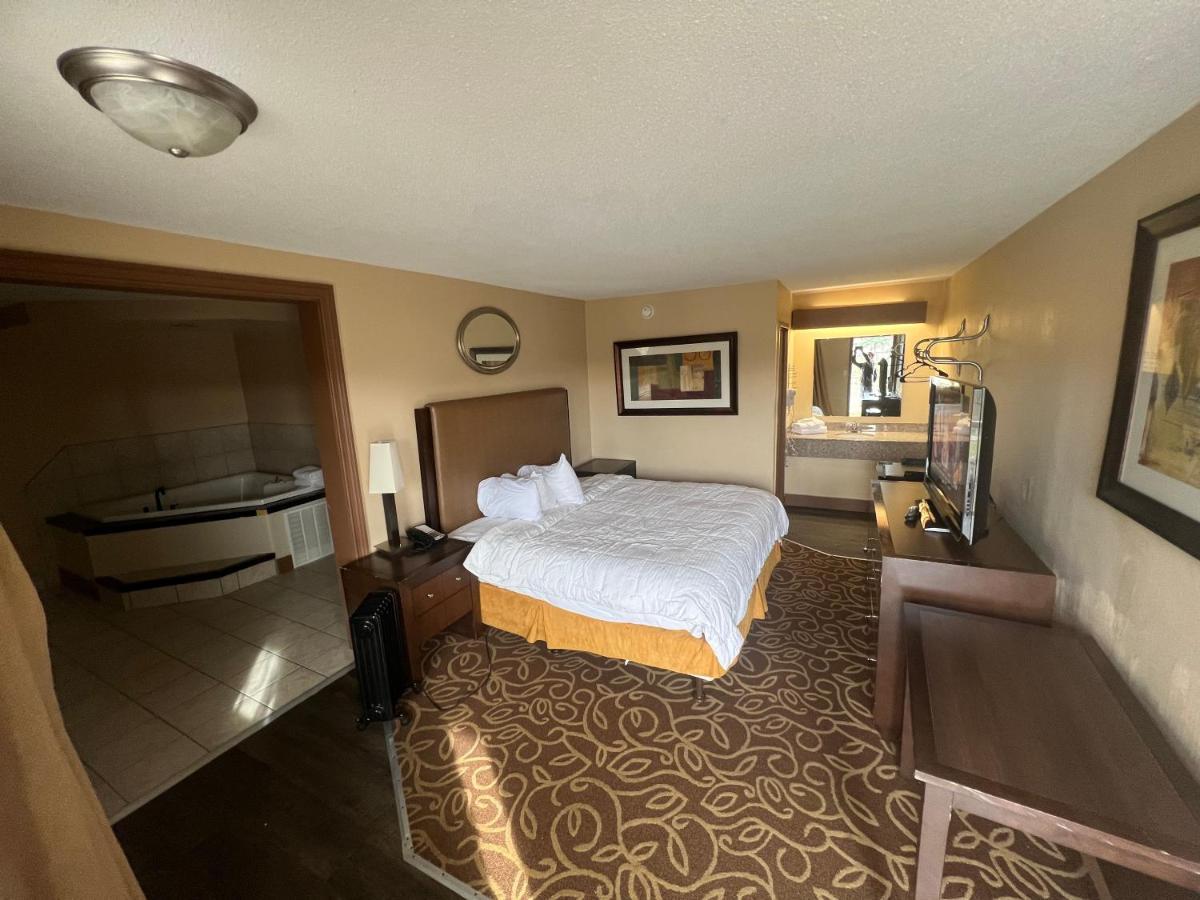Hilltop Inn Pittsburgh Crafton Bagian luar foto