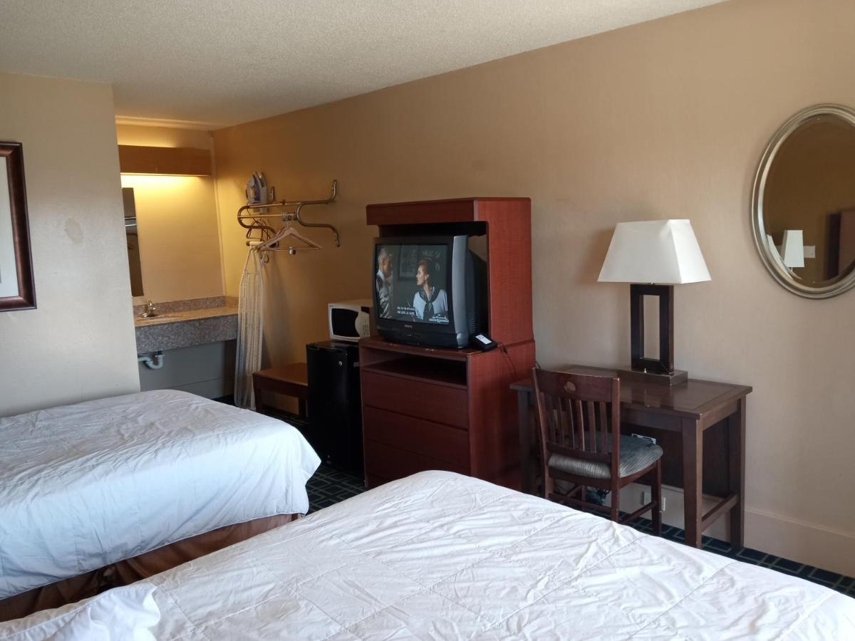 Hilltop Inn Pittsburgh Crafton Bagian luar foto