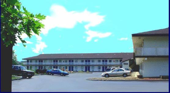 Hilltop Inn Pittsburgh Crafton Bagian luar foto