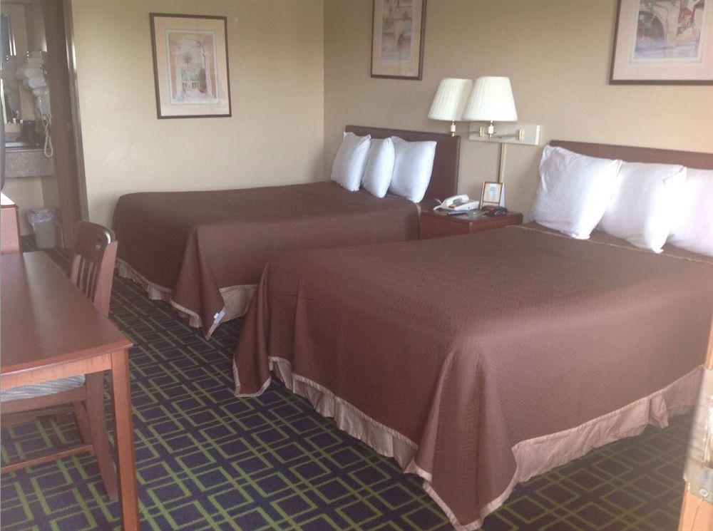Hilltop Inn Pittsburgh Crafton Bagian luar foto