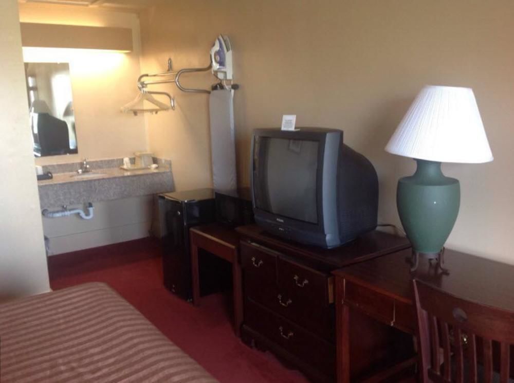 Hilltop Inn Pittsburgh Crafton Bagian luar foto